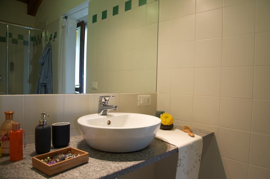 Cascina Delle Mele Bed & Breakfast Vittuone Bagian luar foto