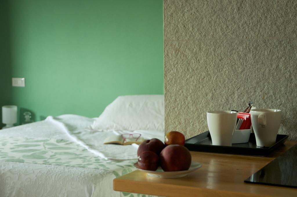 Cascina Delle Mele Bed & Breakfast Vittuone Bagian luar foto