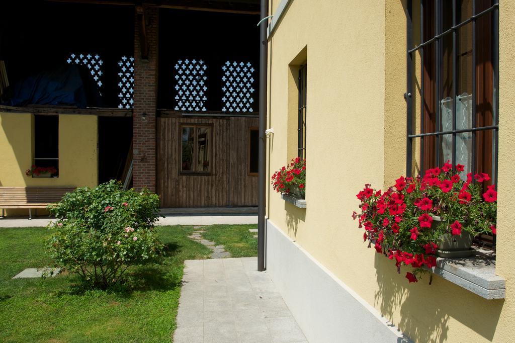 Cascina Delle Mele Bed & Breakfast Vittuone Bagian luar foto
